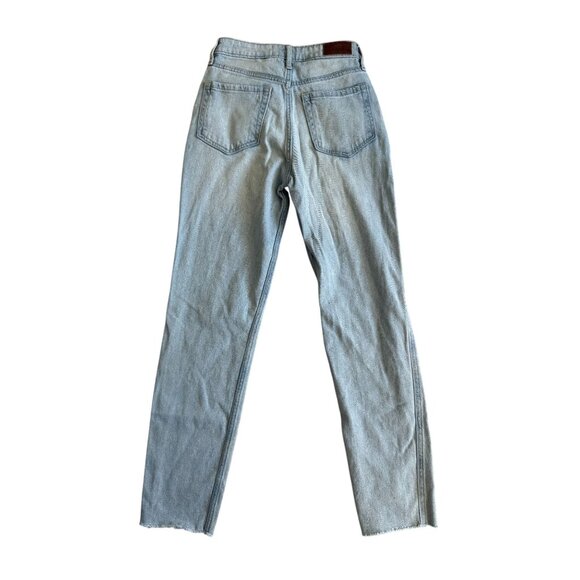 HOLLISTER Women's Light Wash Ultra High Rise Mom Jeans Size 24 x 27 - Picture 2 of 8